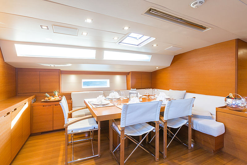 Blues yacht sailing dining