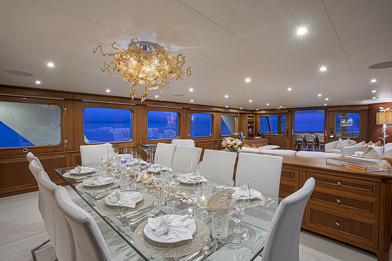 Berilda yacht dining