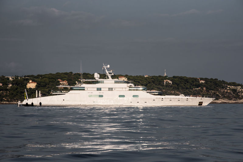 Photo Zeus off Monaco SuperYacht Times