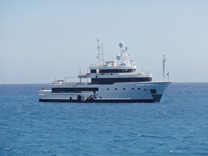 Tribu off Antibes