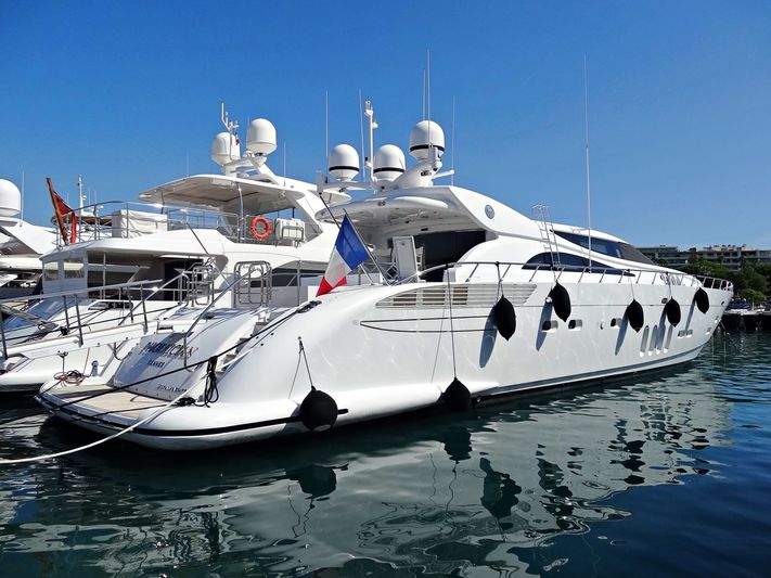 PHOENICIAN Yacht 34m Italyachts 2013 SuperYacht Times