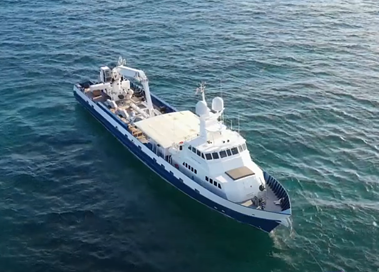 Etoile de la Mer yacht anchored off Hollywood Beach