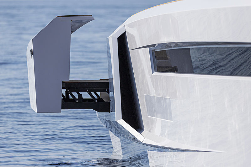 Evo R6 tender exterior