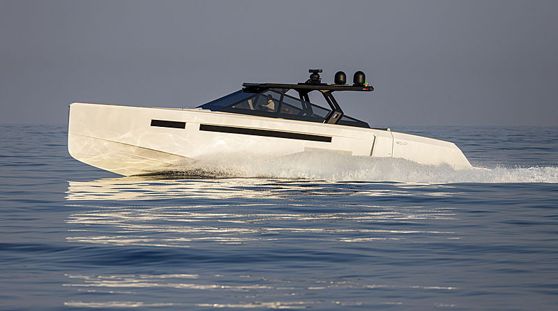 Evo R6 tender exterior