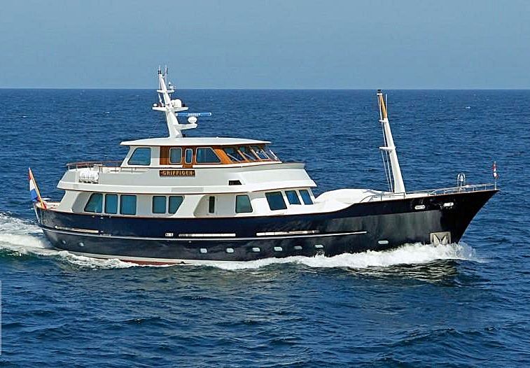 Griffioen yacht running