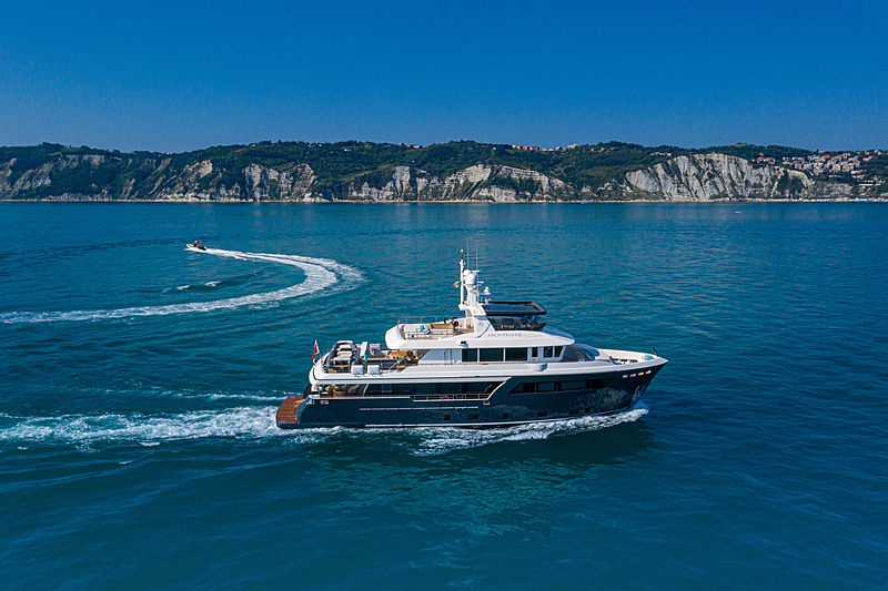 Archipelago yacht exterior