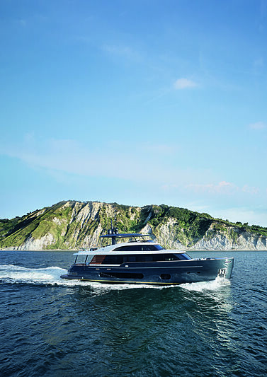 Azimut Grande Magellano 25/01 yacht exterior
