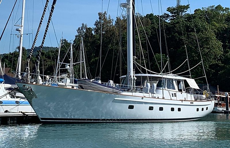 Aria yacht in marina
