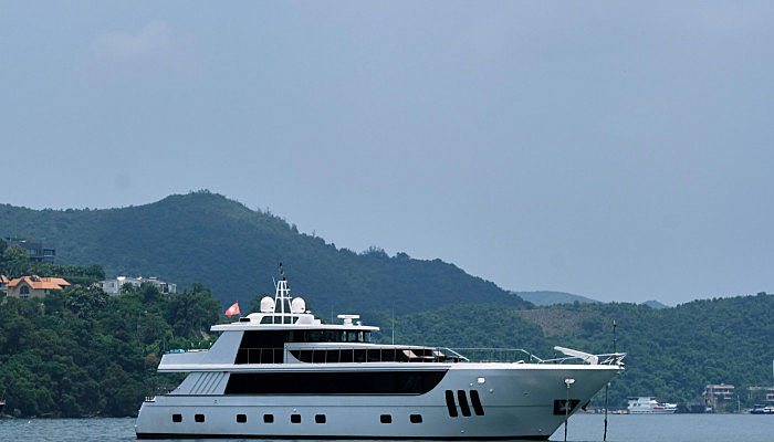 Cobot yacht anchored