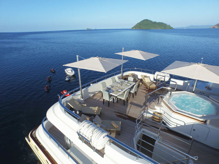 Jade 959 sundeck
