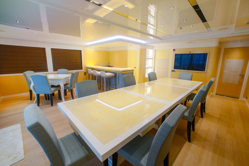 Jade 959 upper deck dining area