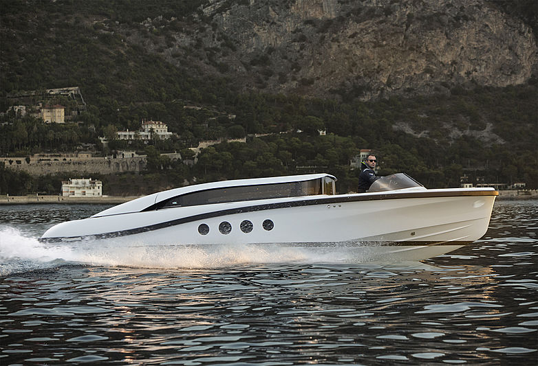 Pascoe Limousine 8.00M tender exterior