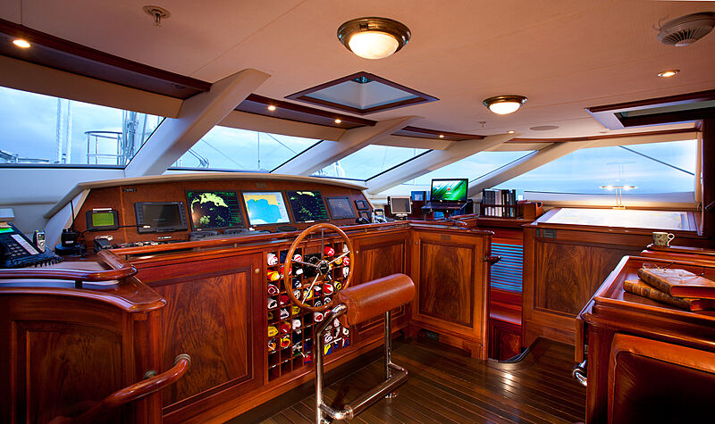 Tiara yacht wheelhouse