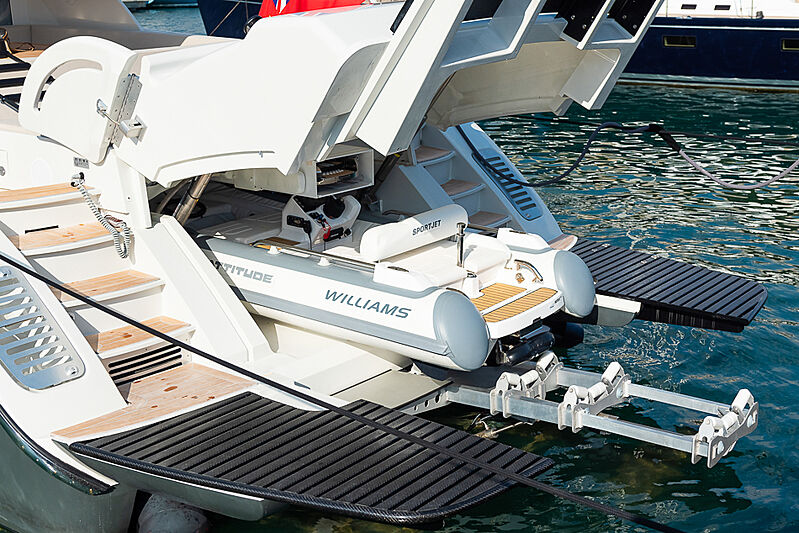 Attitude yacht deck