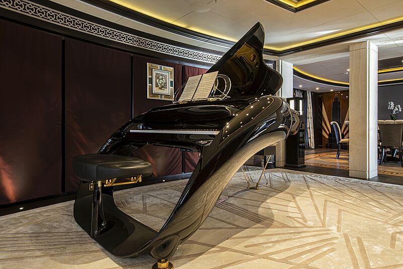 Valerie yacht saloon