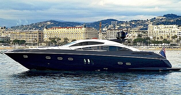 Low Profile yacht cruising