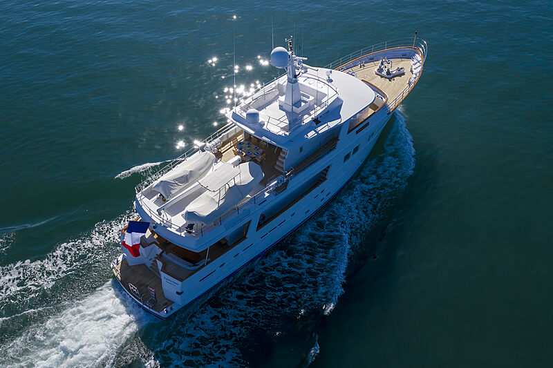 Espiritu Santo yacht cruising