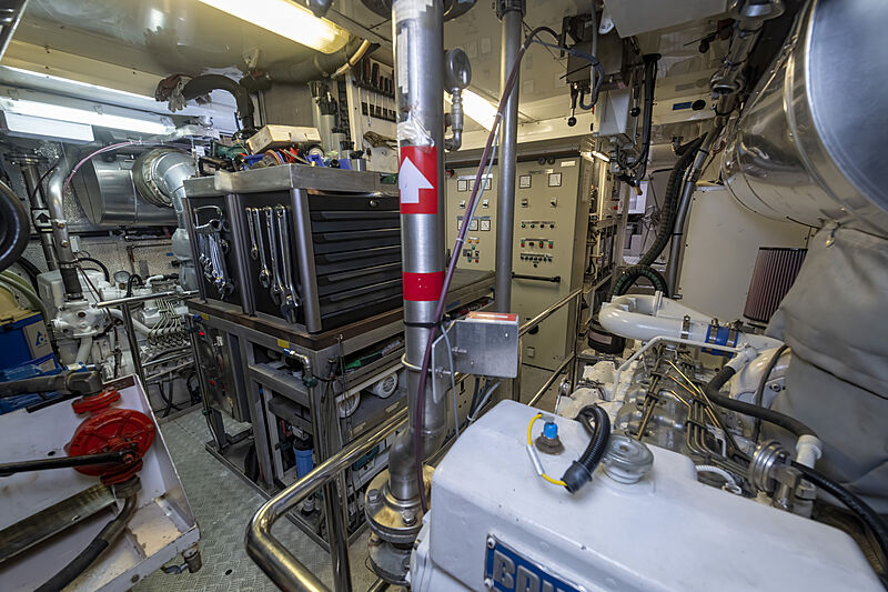 Espiritu Santo yacht engine room