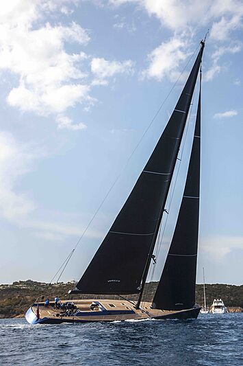 Inti Cube yacht sailing