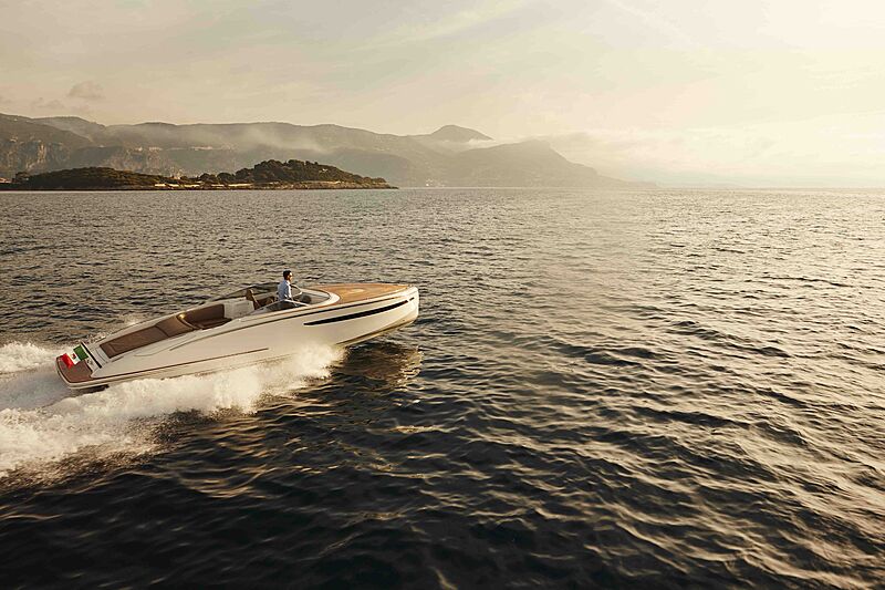Aquila tender cruising