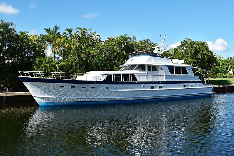 Absolutli Rutli yacht in marina