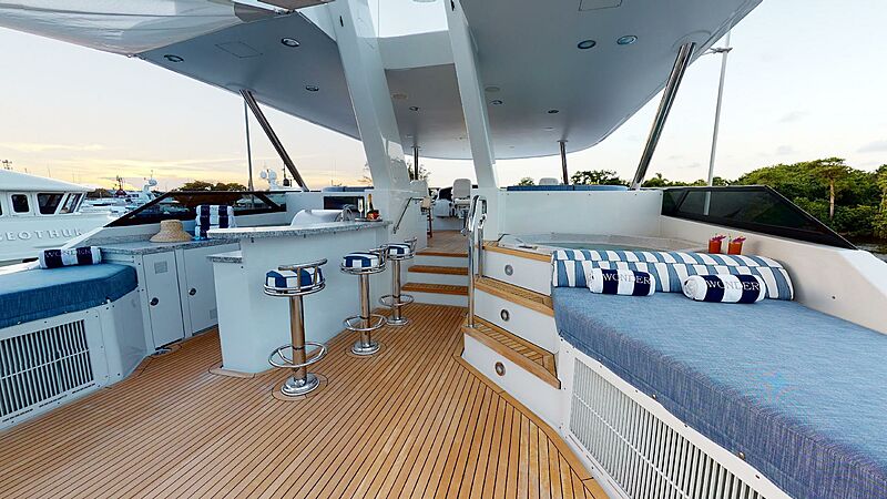 Wonder yacht sundeck