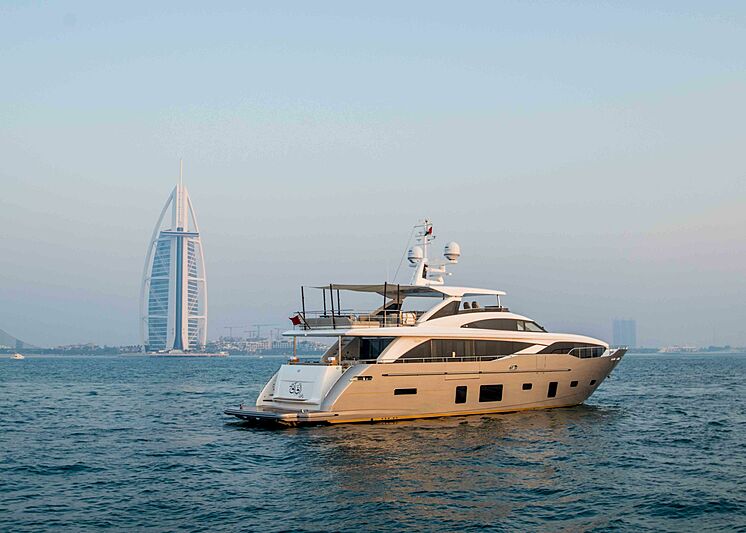 Aafaq yacht in Dubai