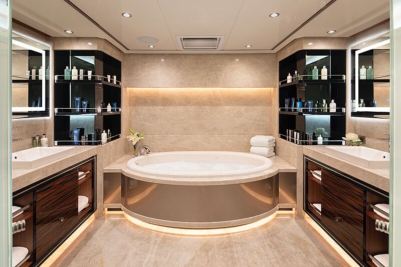 Eileen's Way yacht master bathroom