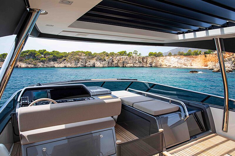 Balance yacht cockpit