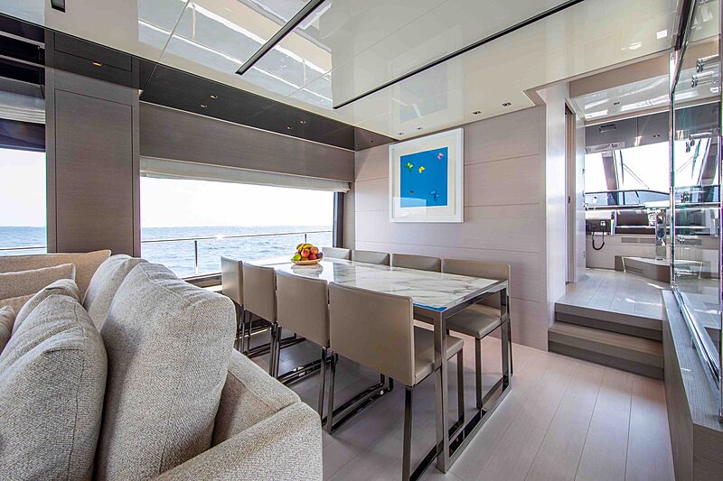 Balance yacht dining