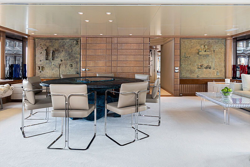 Sea Huntress yacht dining