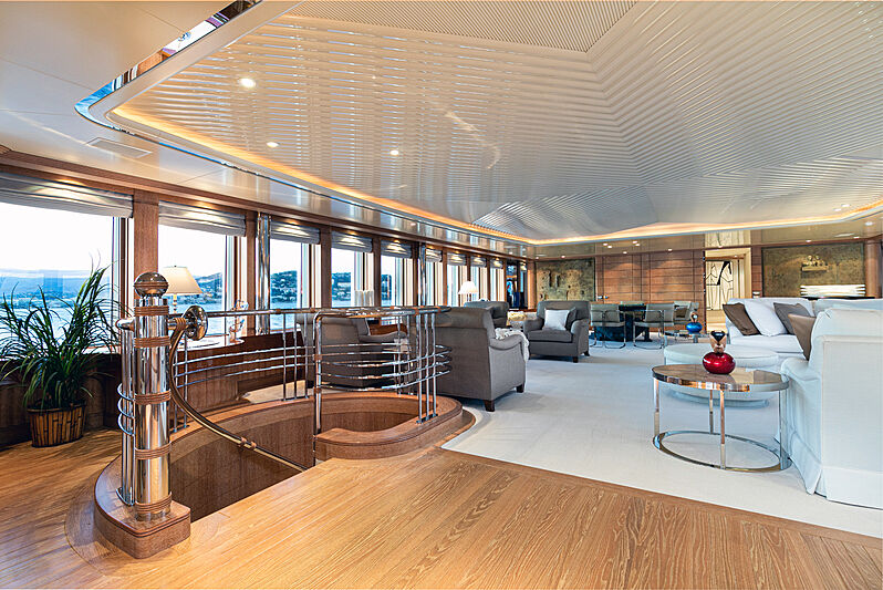 Sea Huntress yacht saloon