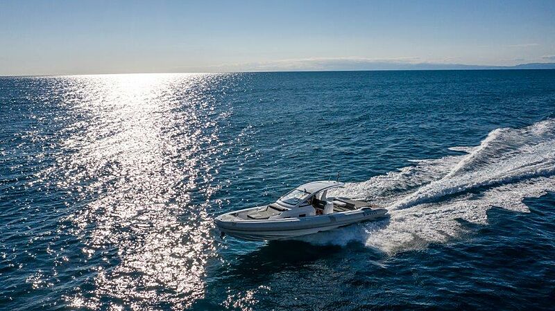 Pirelli 42 tender cruising