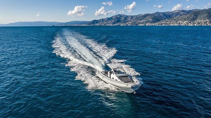 Pirelli 42 tender cruising
