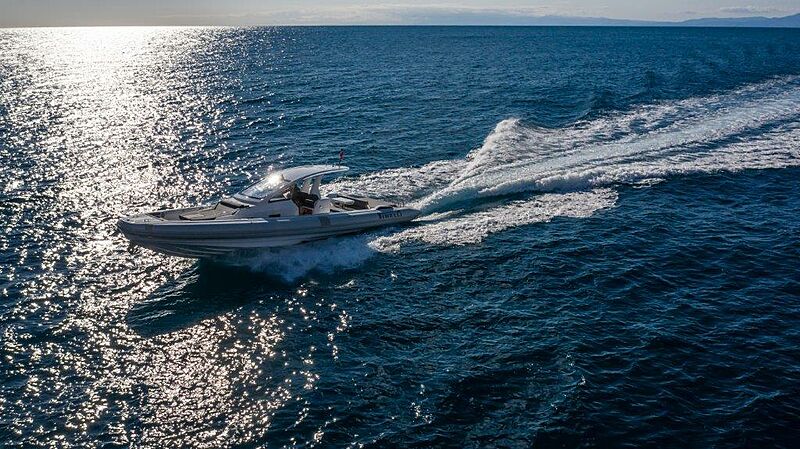 Pirelli 42 tender cruising