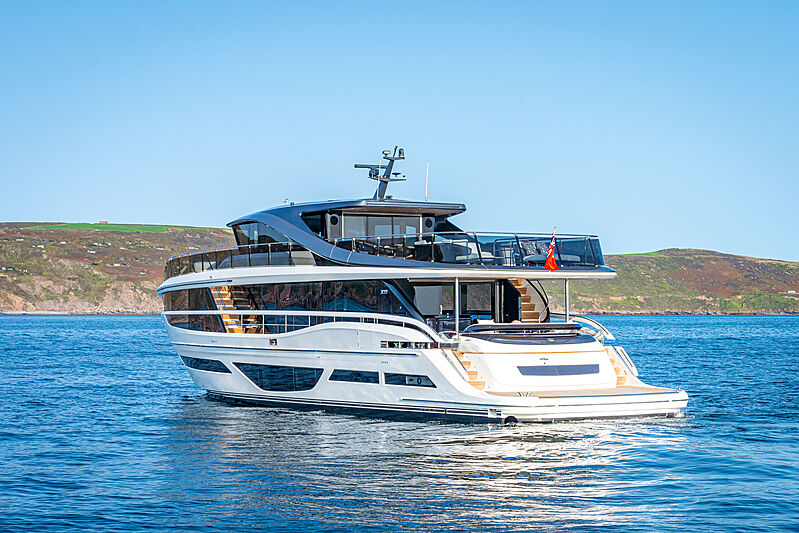 Princess X95/02 yacht cruising