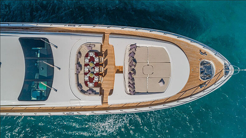 Jomar yacht foredeck