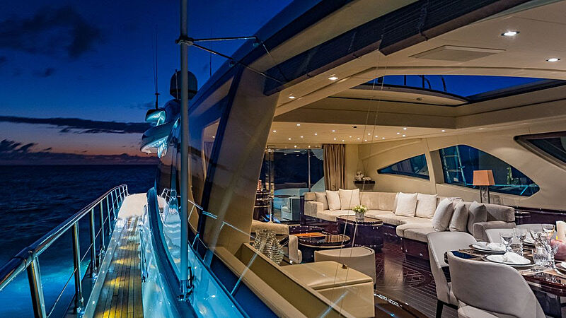 Jomar yacht sidedeck