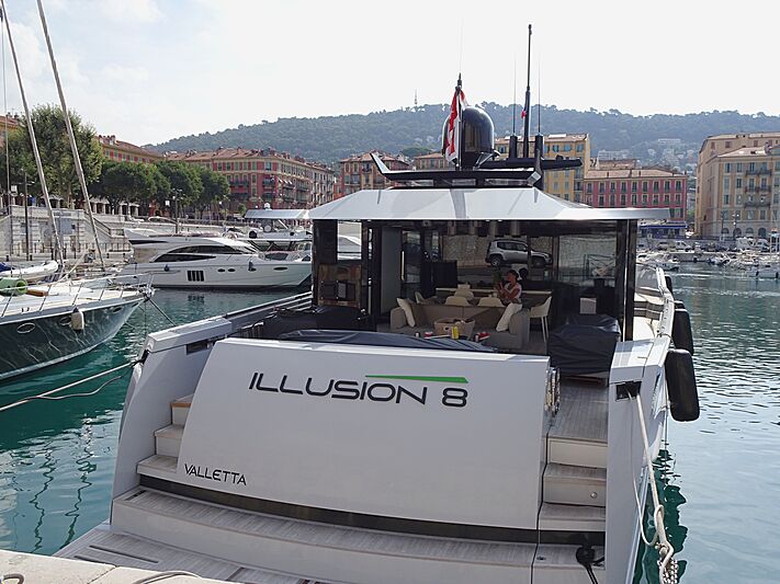 Illusion 8 yacht in Nice