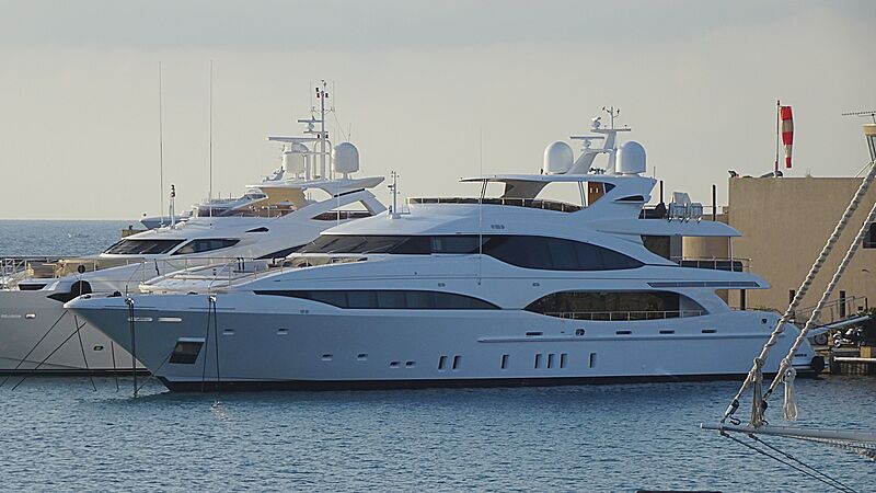 Q95 yacht in Antibes