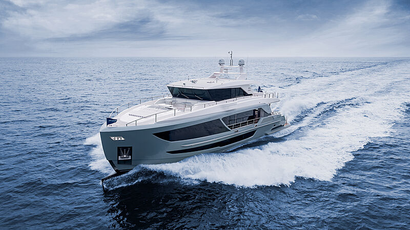 Horizon FD87/16 yacht cruising