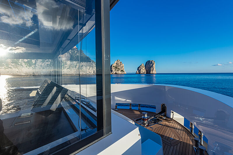 Sherpa XL #02 yacht exterior detail