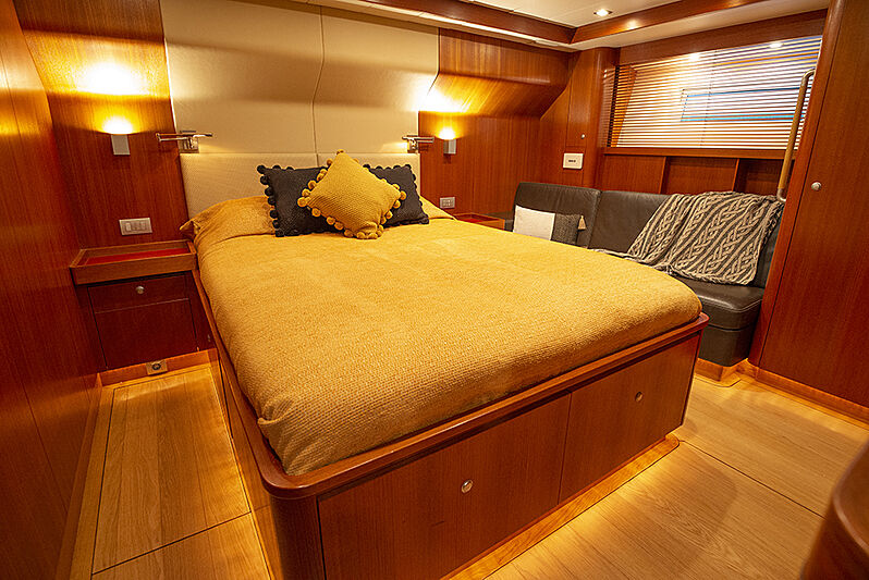 Varsovie yacht stateroom