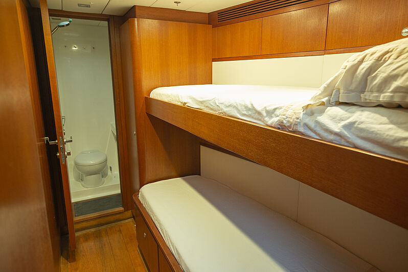 Varsovie yacht crew stateroom