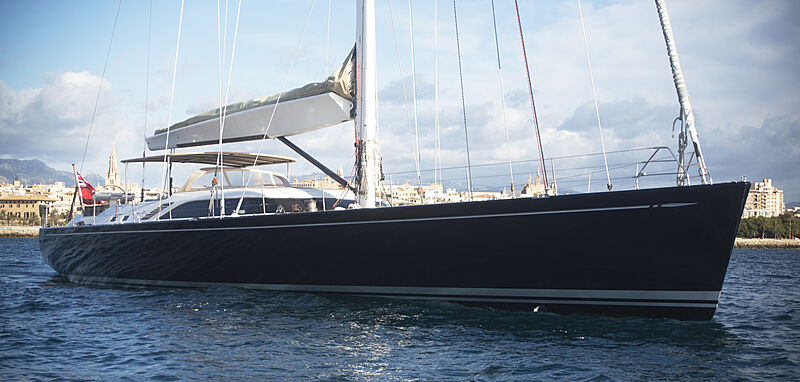 Varsovie yacht at anchor