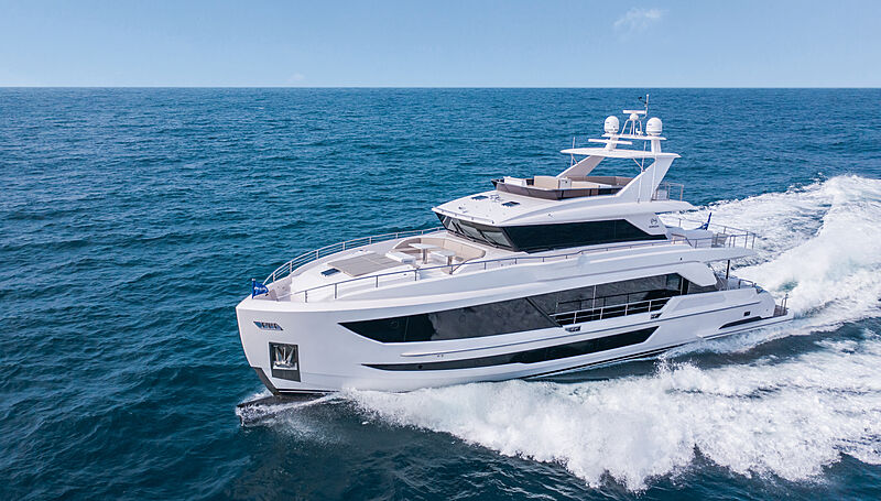 Horizon FD92/17 yacht cruising