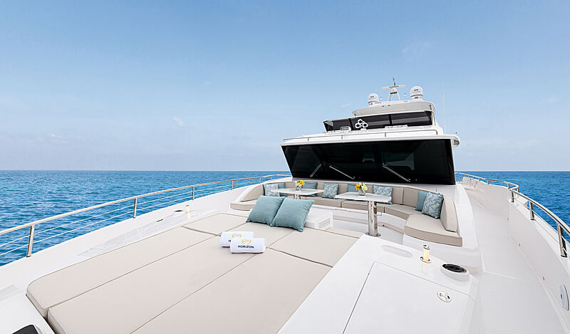 Horizon FD92/17 yacht foredeck