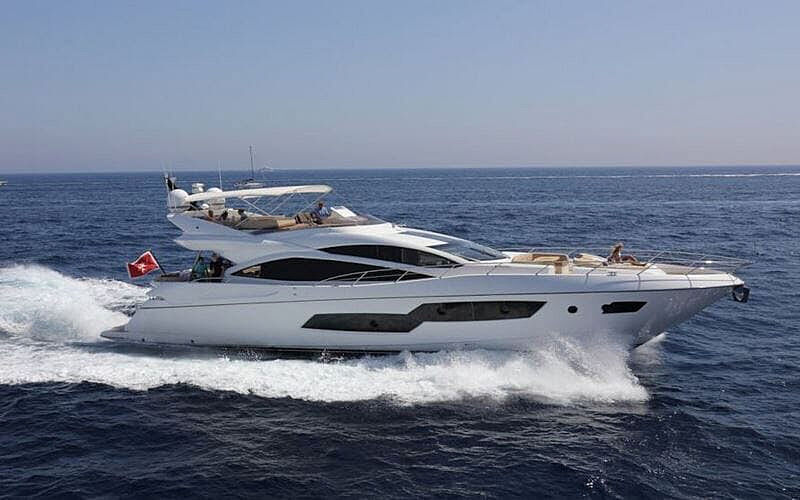 Anneke yacht running