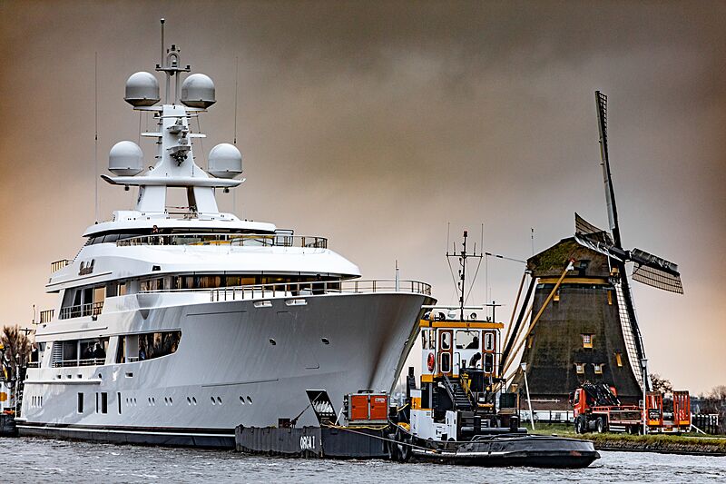 Boardwalk yacht by Feadship