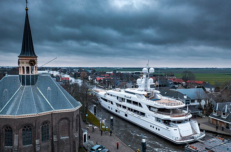 Boardwalk yacht by Feadship